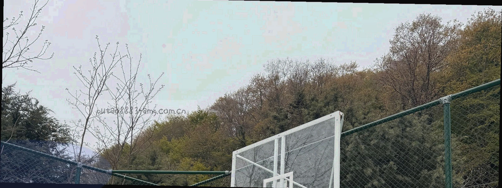 手机、电脑、大屏与接口四类终端的轮廓线框图并排排列，每列底部标注接入周期